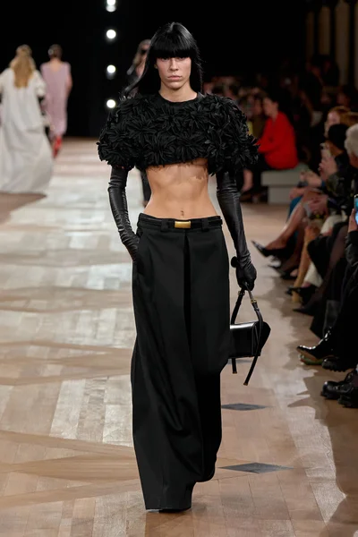 Look 15